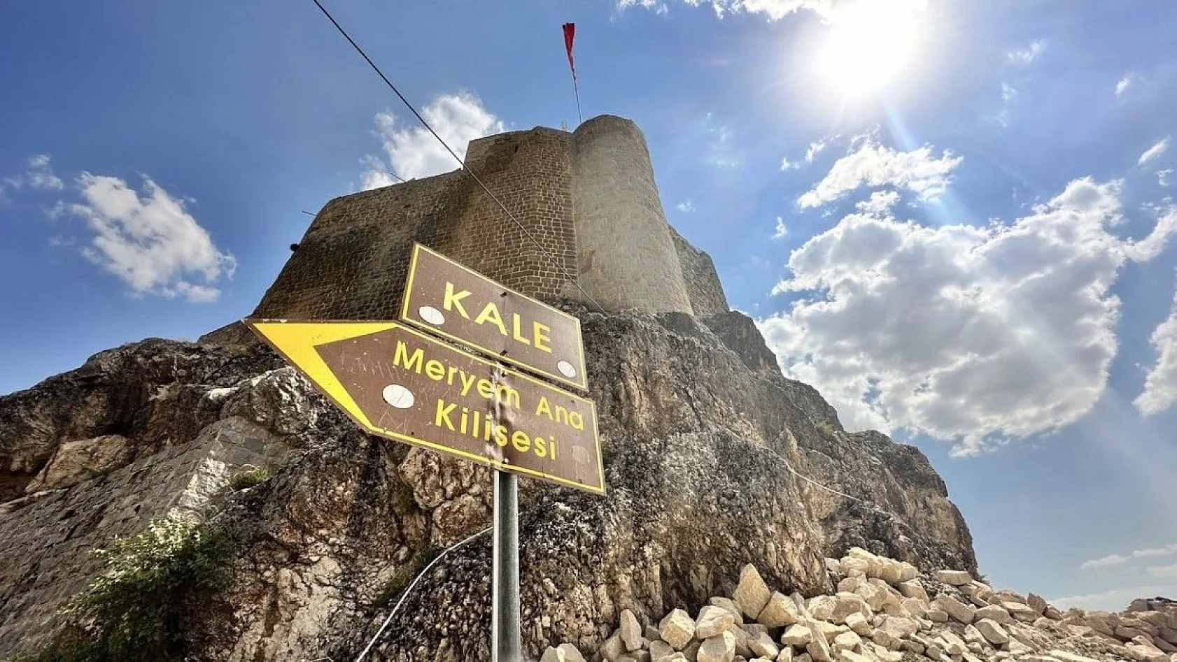 Harput Kalesi'nde restorasyon çalışmaları sürüyor