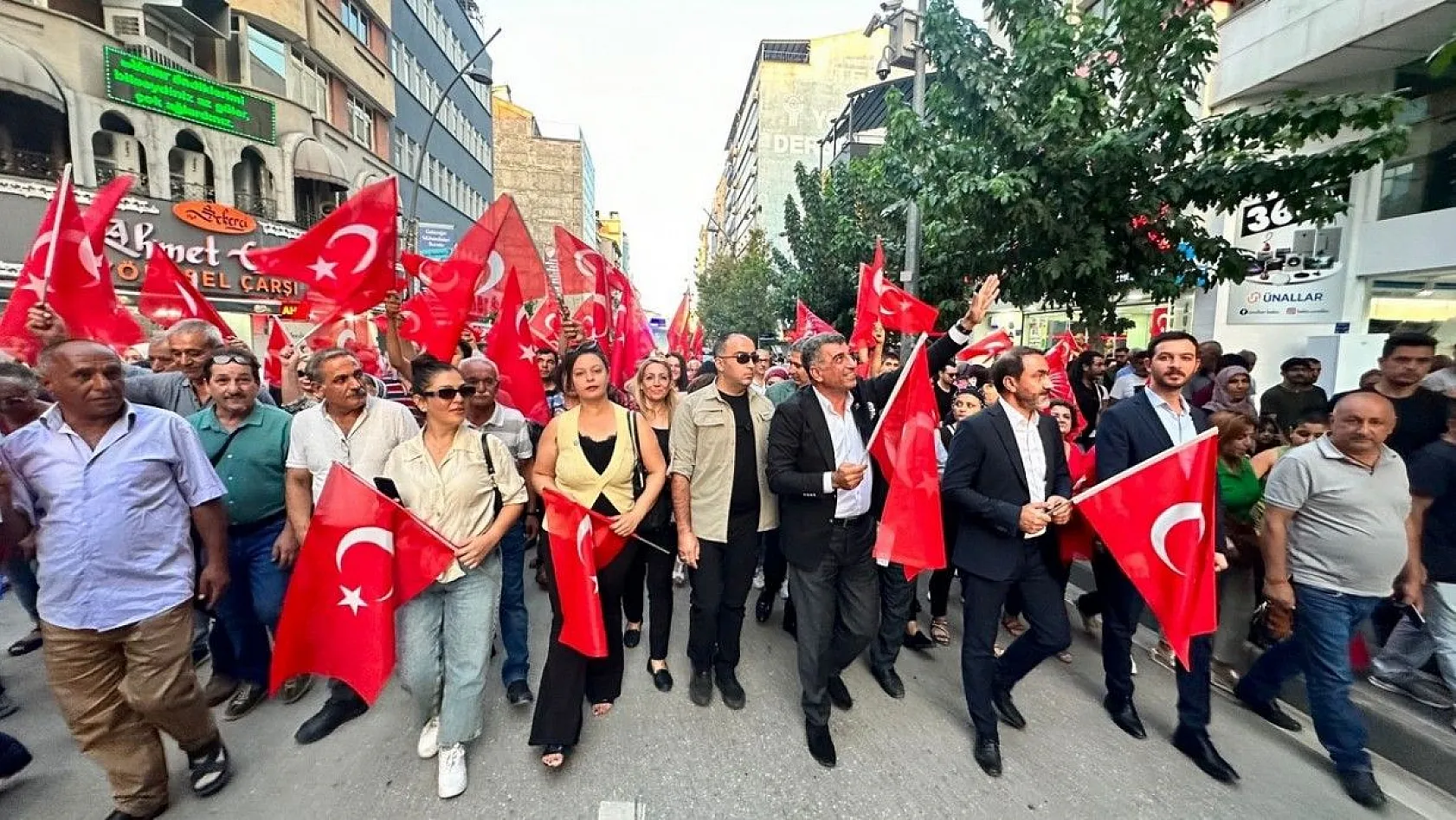 Elazığ'da 30 Ağustos Zafer Bayramı yürüyüşü