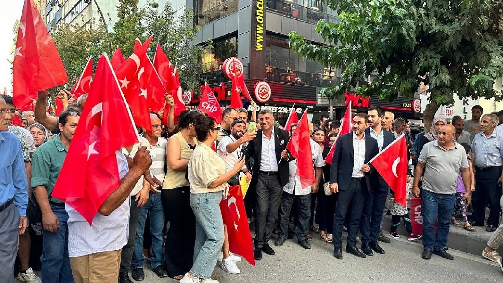 Elazığ'da 30 Ağustos Zafer Bayramı yürüyüşü