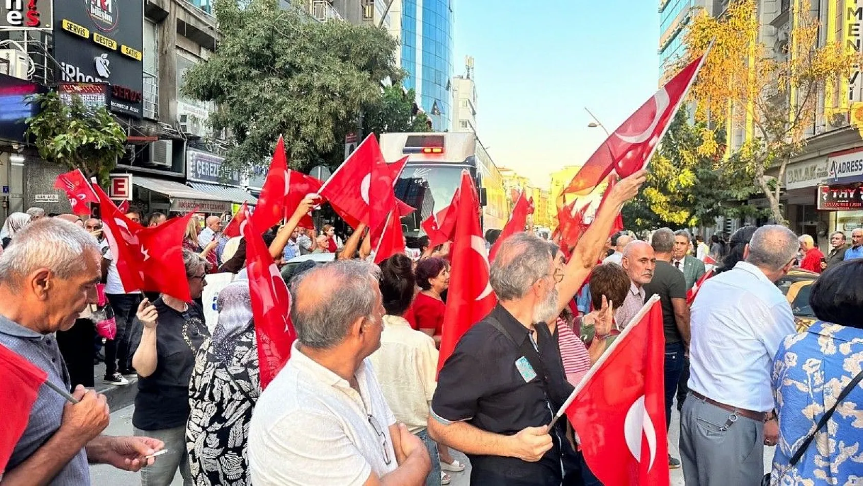 Elazığ'da 30 Ağustos Zafer Bayramı yürüyüşü