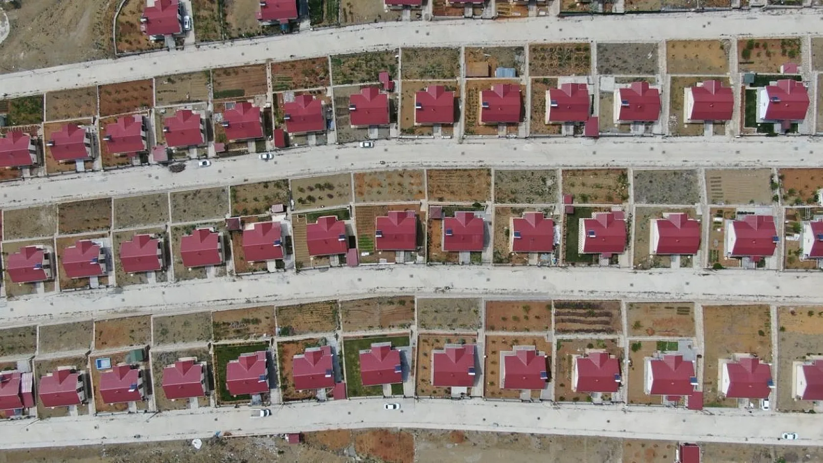 TOKİ'nin göl manzaralı deprem konutlarına yoğun ilgi