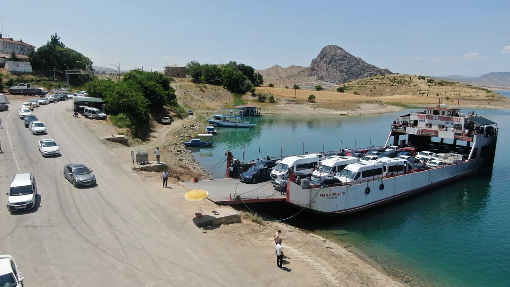 Feribot kuyruğu kilometreleri buldu