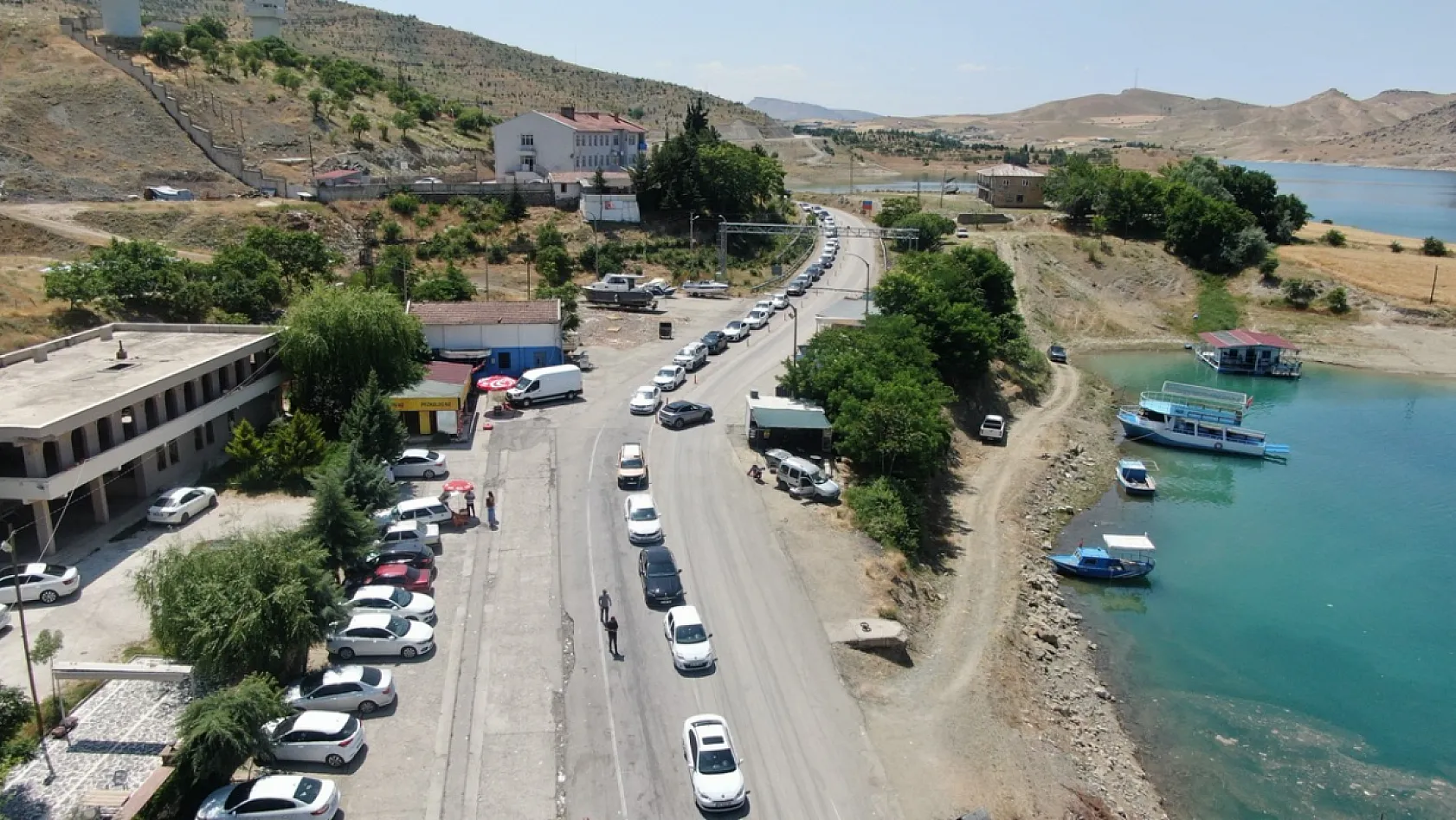 Feribot kuyruğu kilometreleri buldu