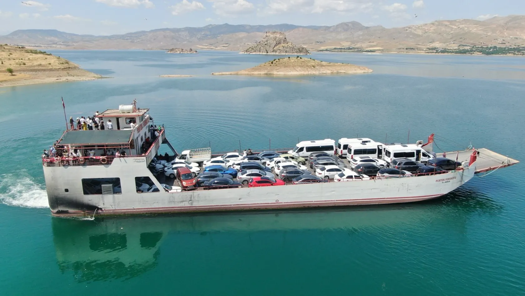 Feribot kuyruğu kilometreleri buldu