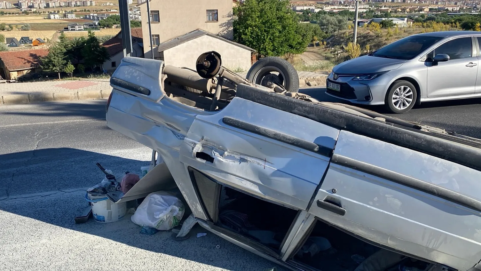 Elazığ'da beton mikseri ile otomobil çarpıştı