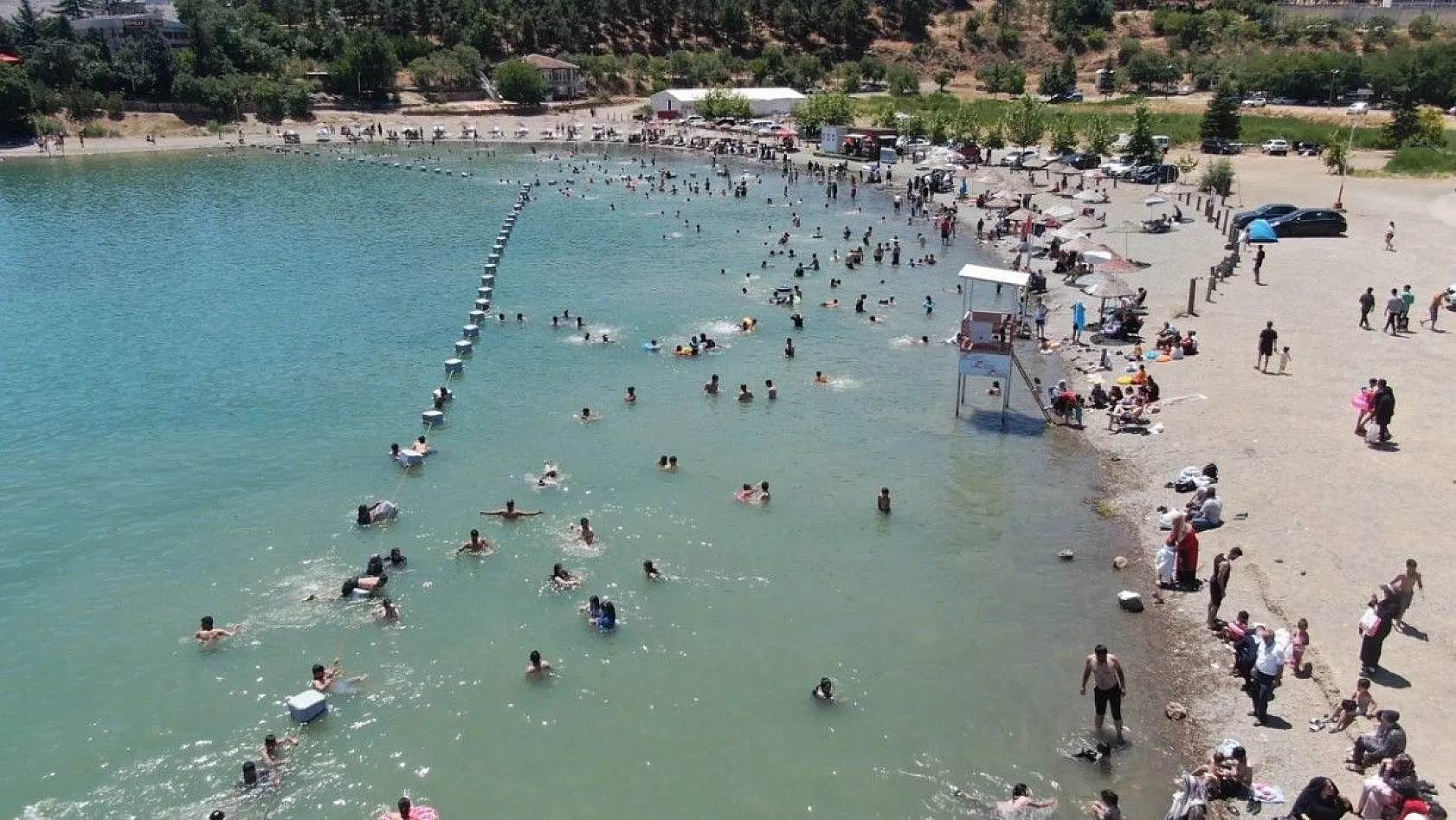 Hazar Gölü'ndeki plajlar Ege ve Akdeniz'i aratmıyor