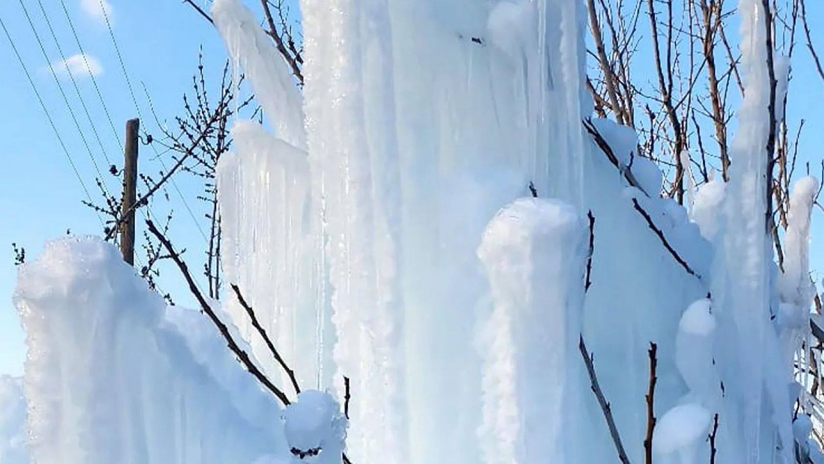 Elazığ'da doğanın buzdan sanatı