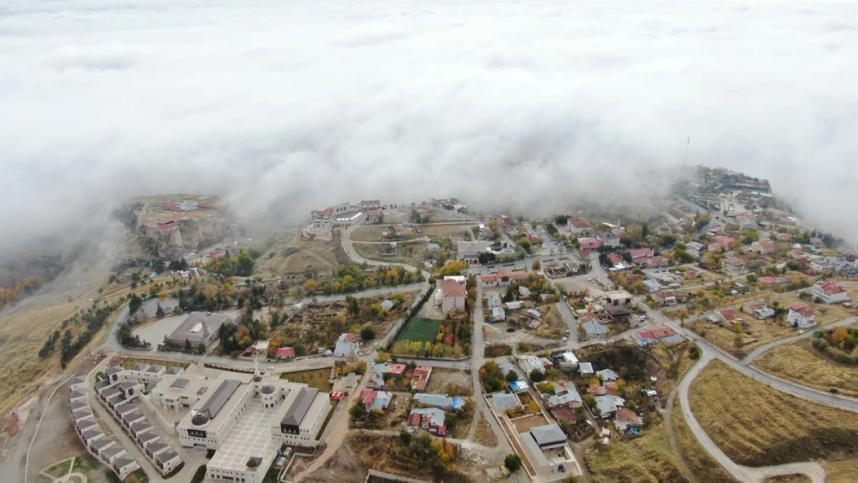 Elazığ sis denizinde kayboldu