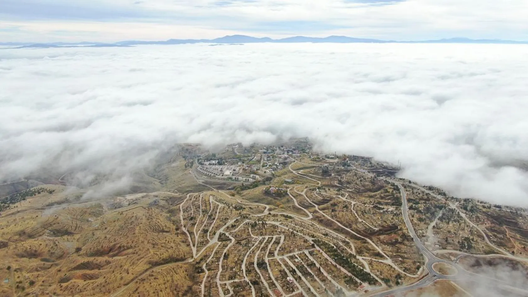 Elazığ sis denizinde kayboldu