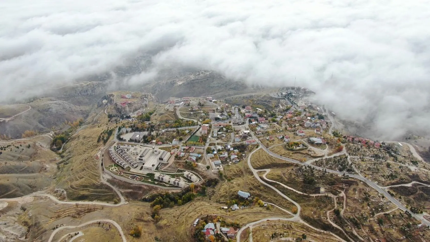 Elazığ sis denizinde kayboldu