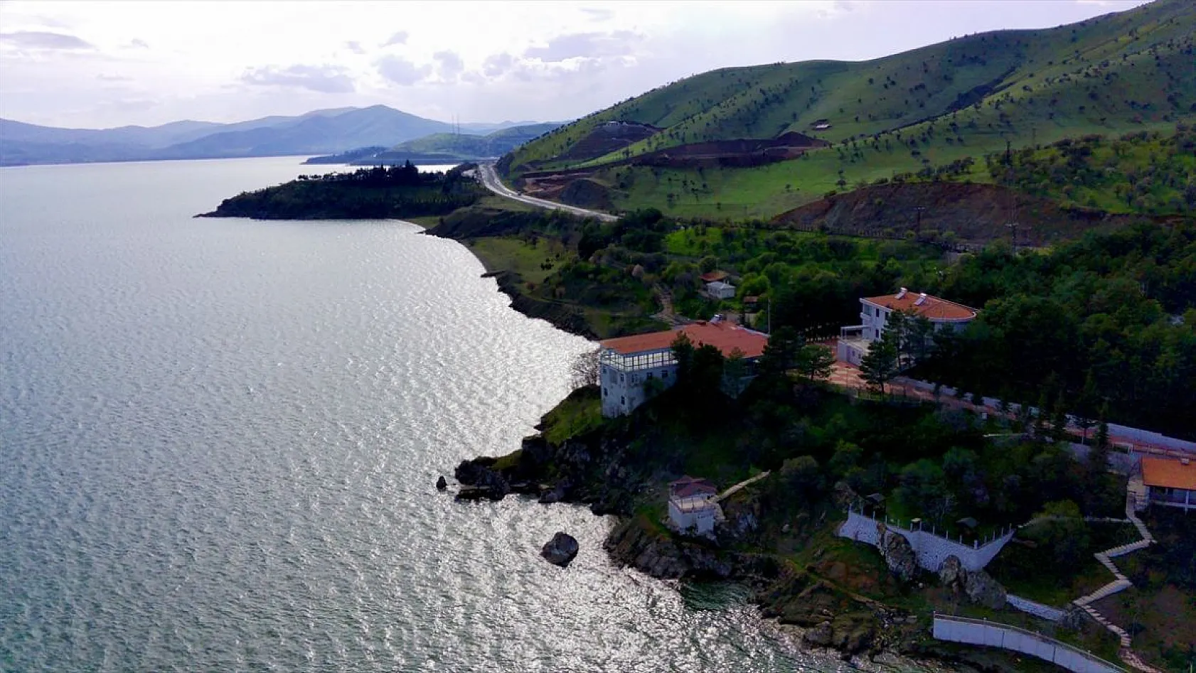 Hazar Gölü doğal güzelliğiyle Ramazan Bayramı'na hazır