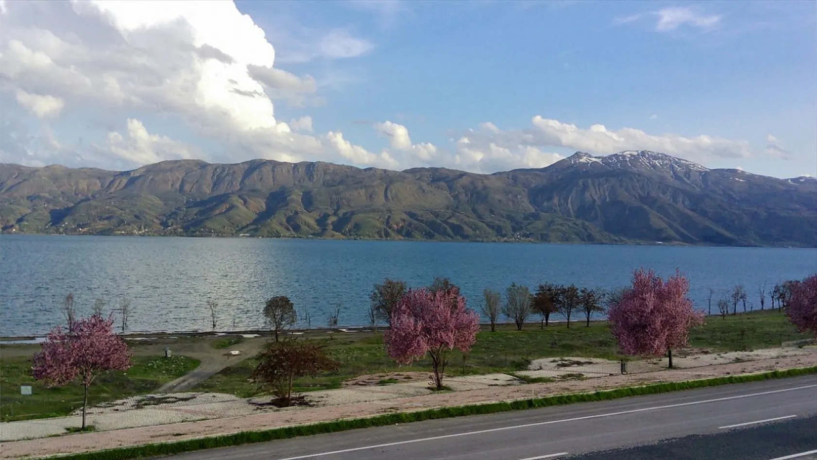 Hazar Gölü doğal güzelliğiyle Ramazan Bayramı'na hazır