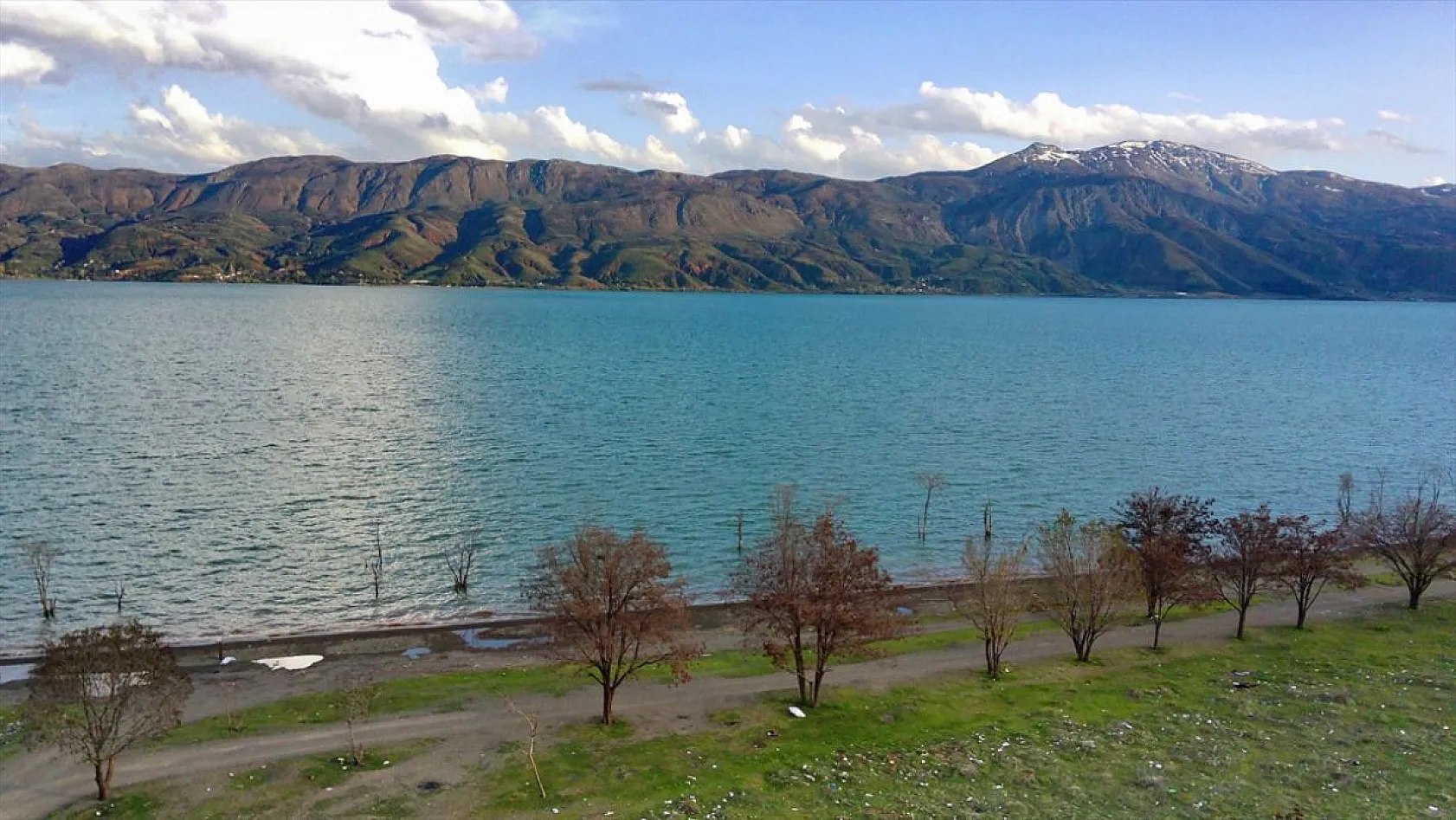 Hazar Gölü doğal güzelliğiyle Ramazan Bayramı'na hazır