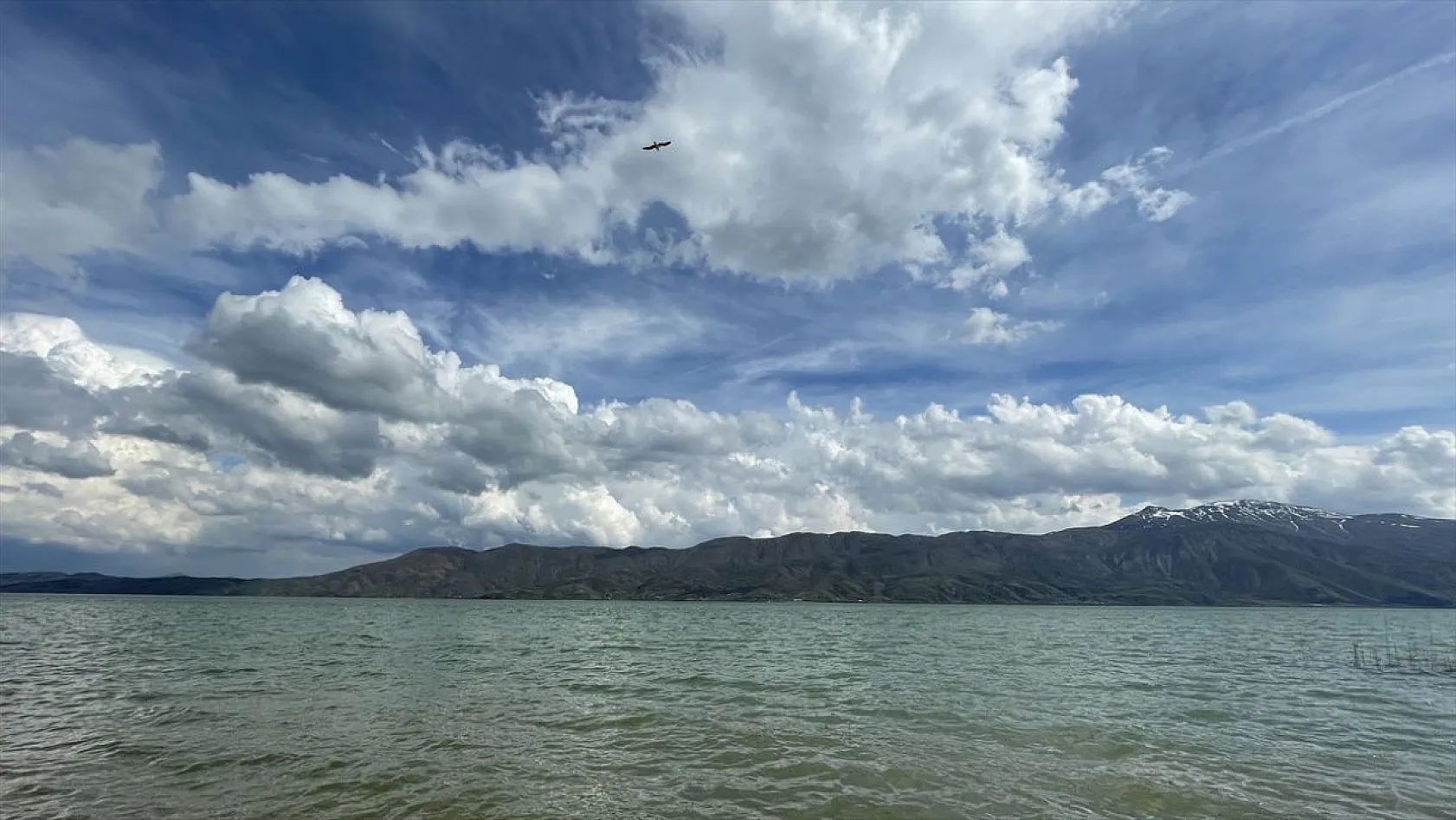 Hazar Gölü doğal güzelliğiyle Ramazan Bayramı'na hazır