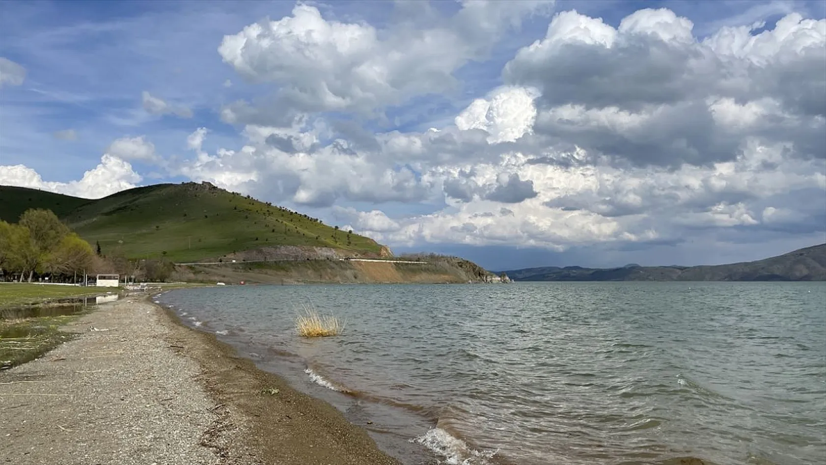 Hazar Gölü doğal güzelliğiyle Ramazan Bayramı'na hazır