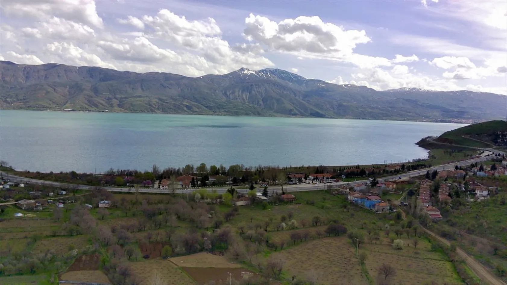 Hazar Gölü doğal güzelliğiyle Ramazan Bayramı'na hazır