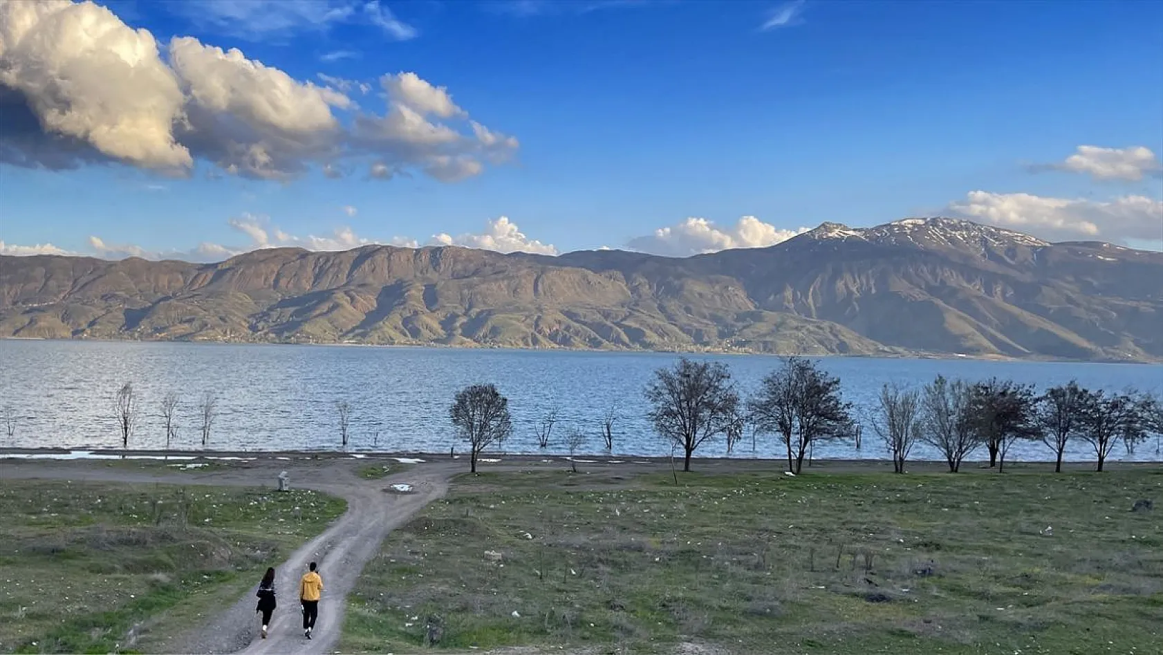 Hazar Gölü doğal güzelliğiyle Ramazan Bayramı'na hazır