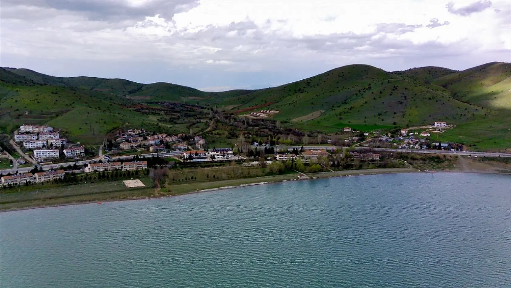 Hazar Gölü doğal güzelliğiyle Ramazan Bayramı'na hazır