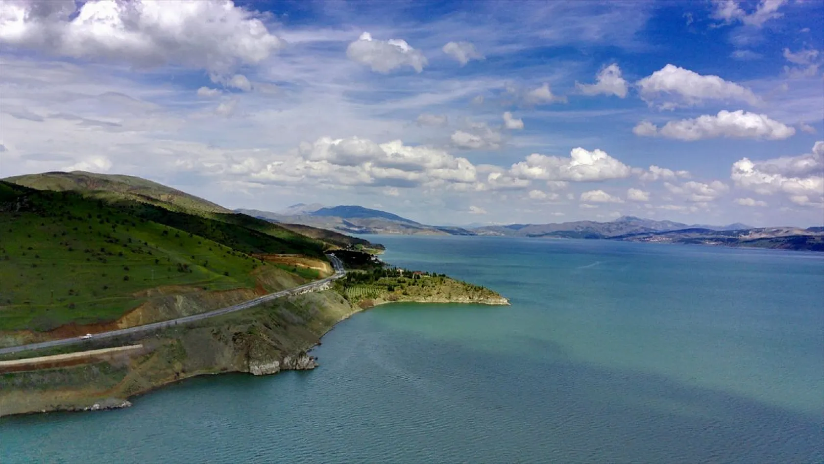 Hazar Gölü doğal güzelliğiyle Ramazan Bayramı'na hazır