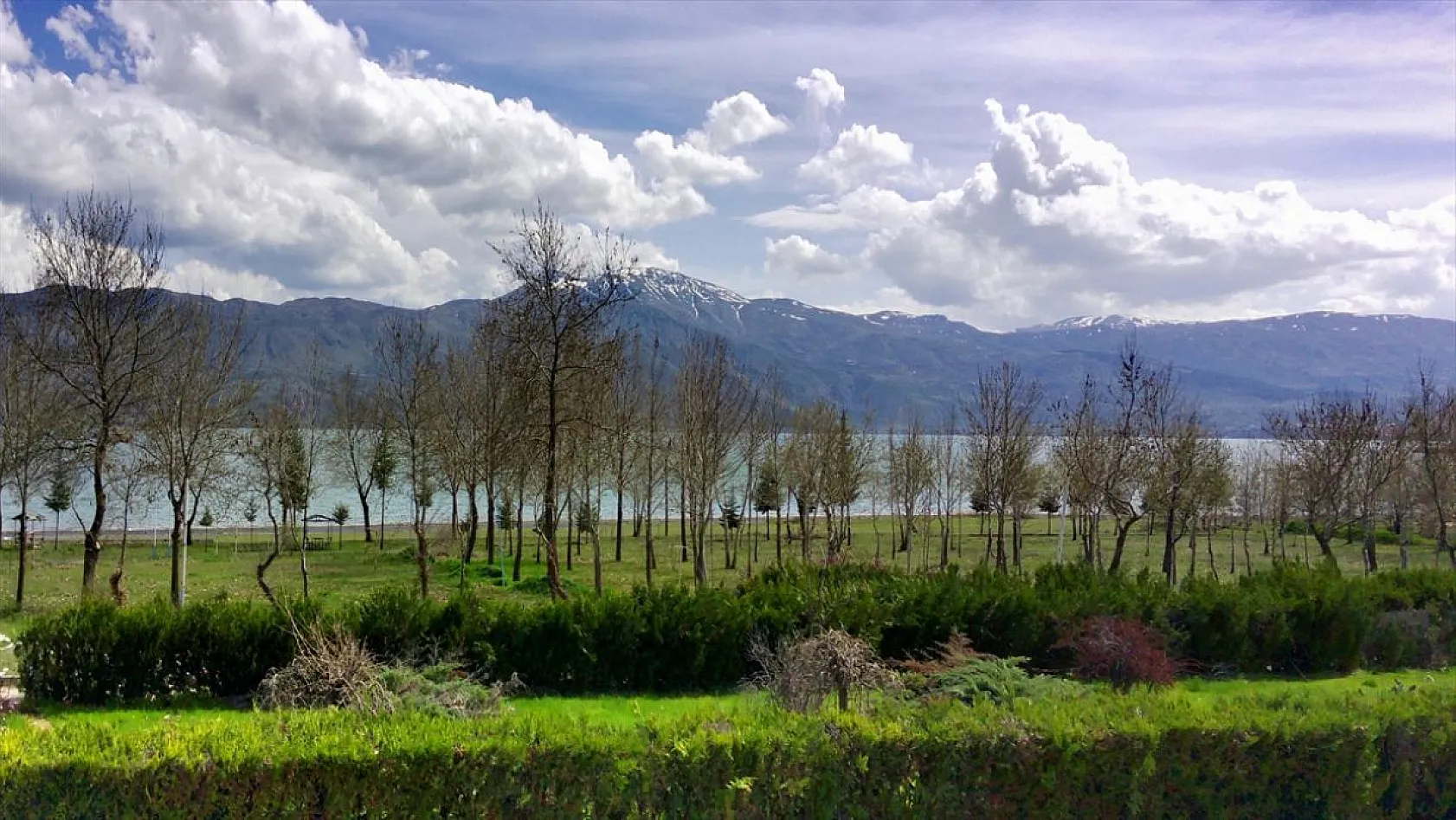 Hazar Gölü doğal güzelliğiyle Ramazan Bayramı'na hazır