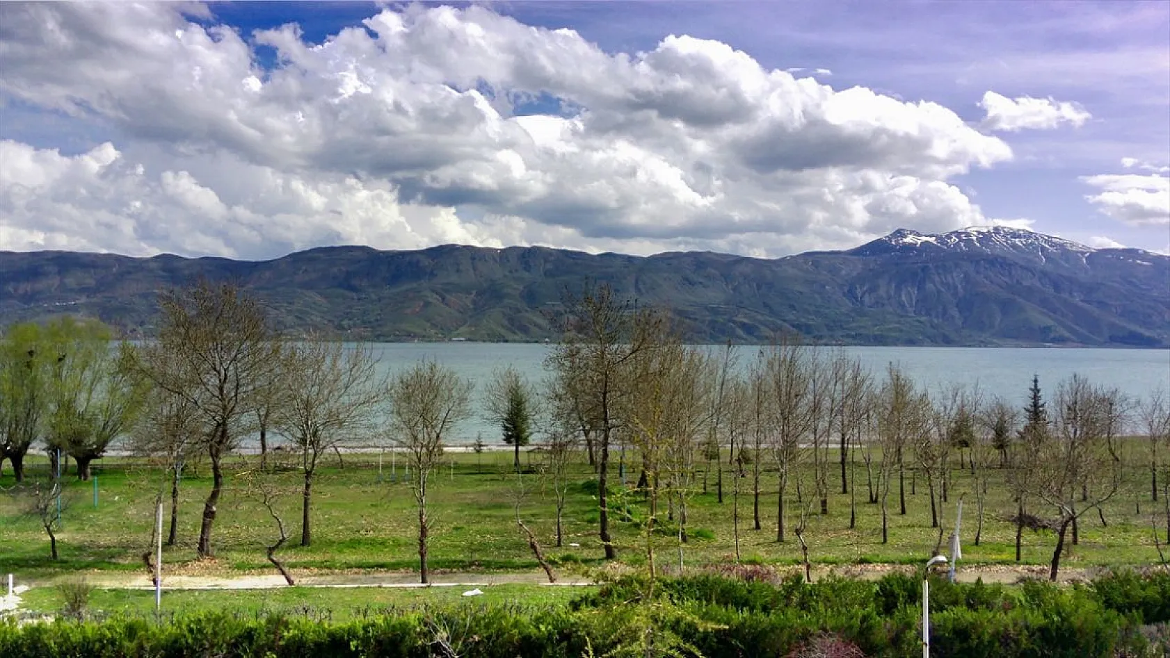 Hazar Gölü doğal güzelliğiyle Ramazan Bayramı'na hazır