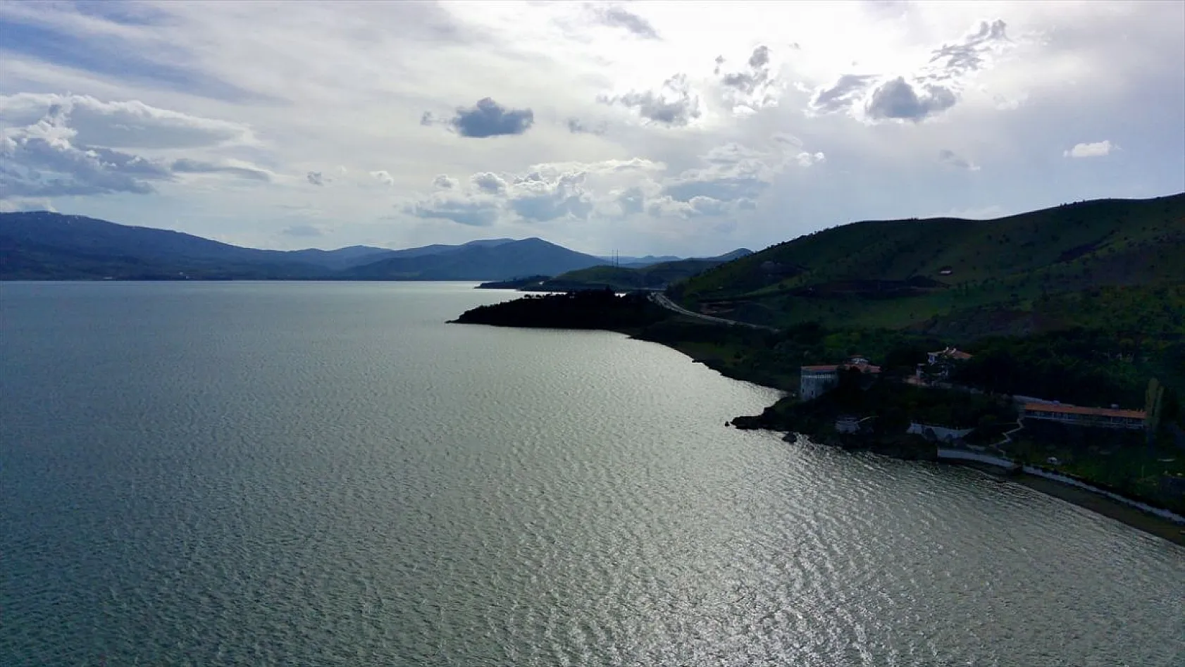 Hazar Gölü doğal güzelliğiyle Ramazan Bayramı'na hazır