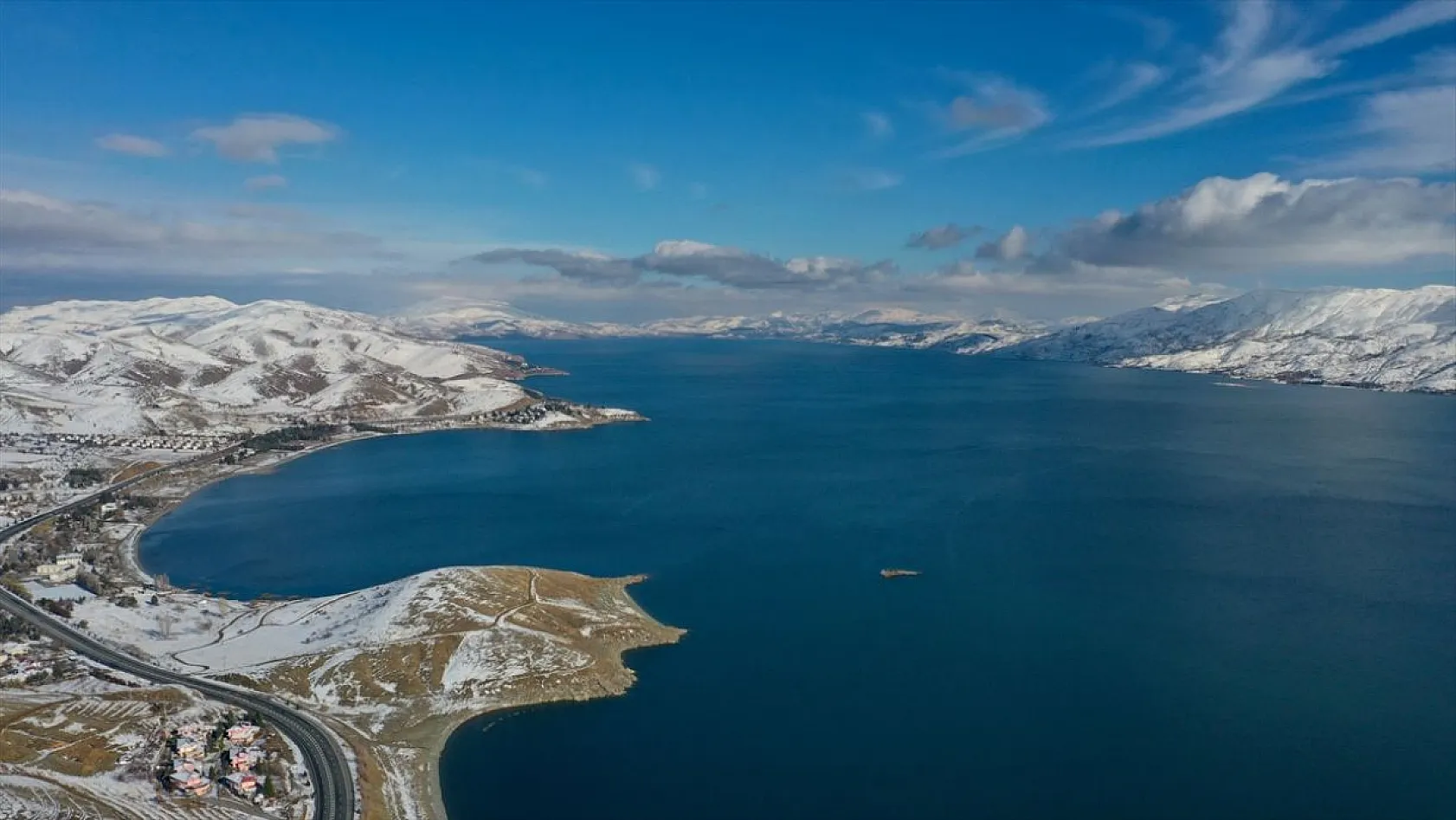 Elazığ'ın gözdesi Hazar Gölü'nde kış güzelliği