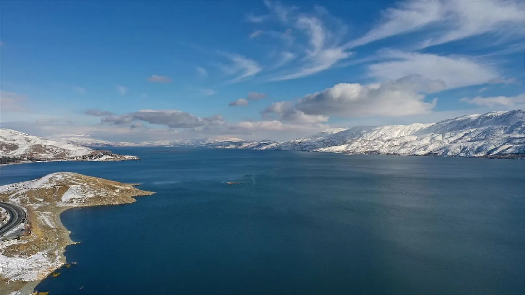 Elazığ'ın gözdesi Hazar Gölü'nde kış güzelliği