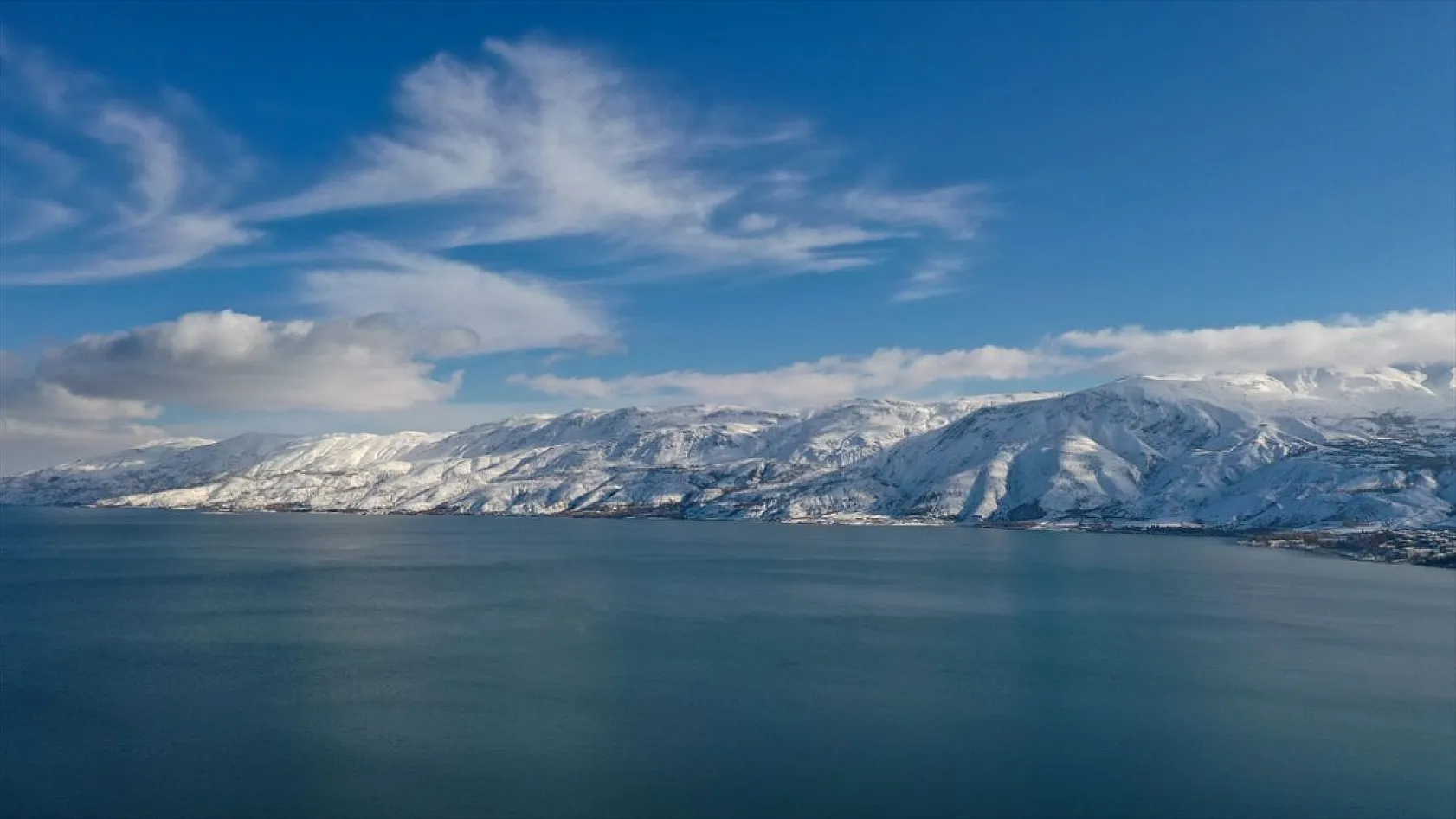 Elazığ'ın gözdesi Hazar Gölü'nde kış güzelliği