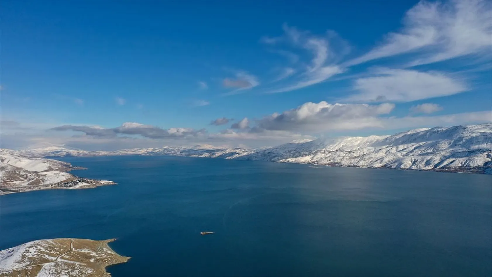 Elazığ'ın gözdesi Hazar Gölü'nde kış güzelliği