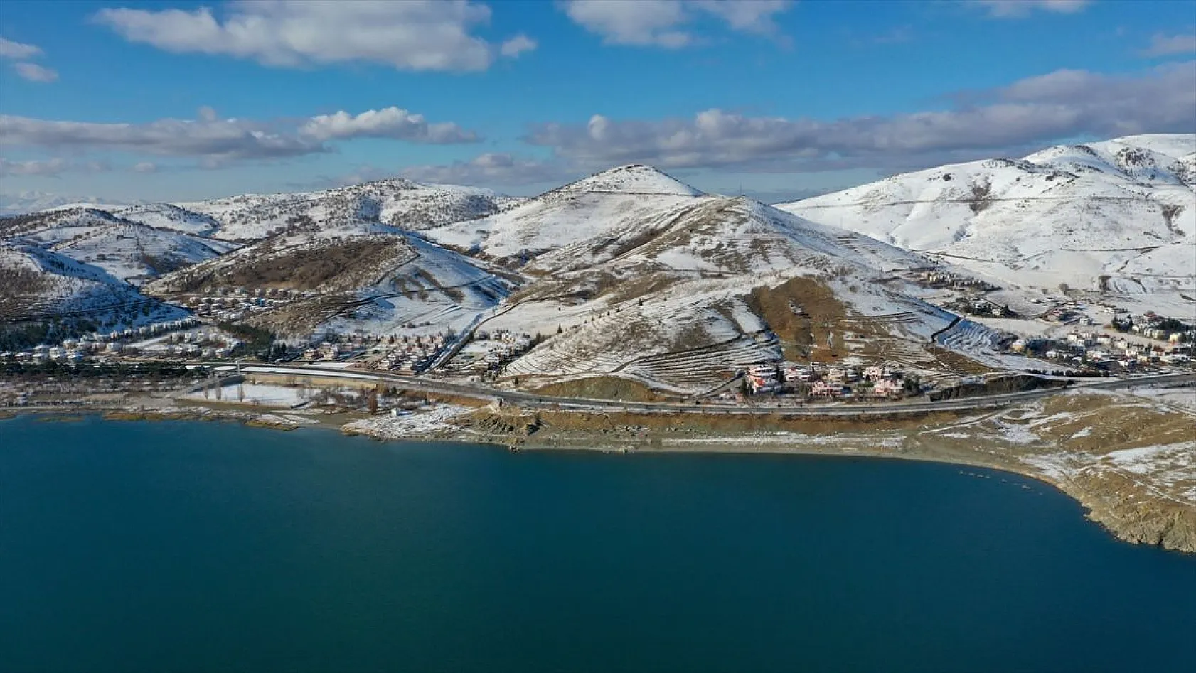 Elazığ'ın gözdesi Hazar Gölü'nde kış güzelliği