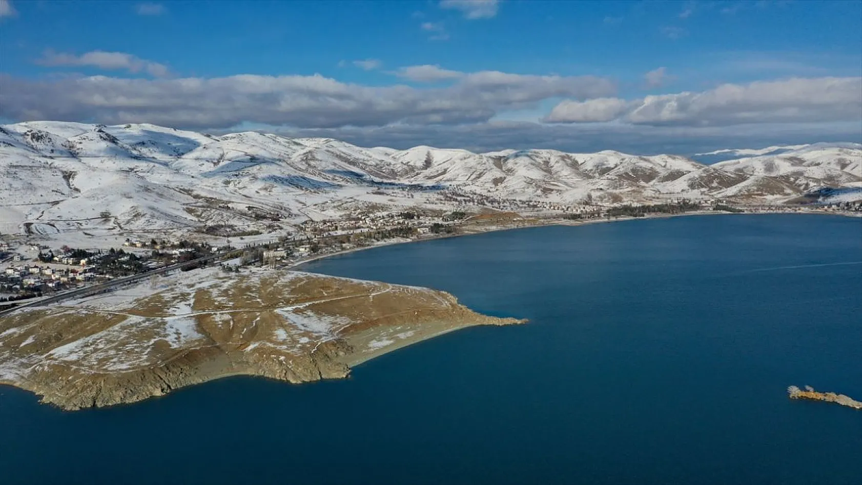 Elazığ'ın gözdesi Hazar Gölü'nde kış güzelliği