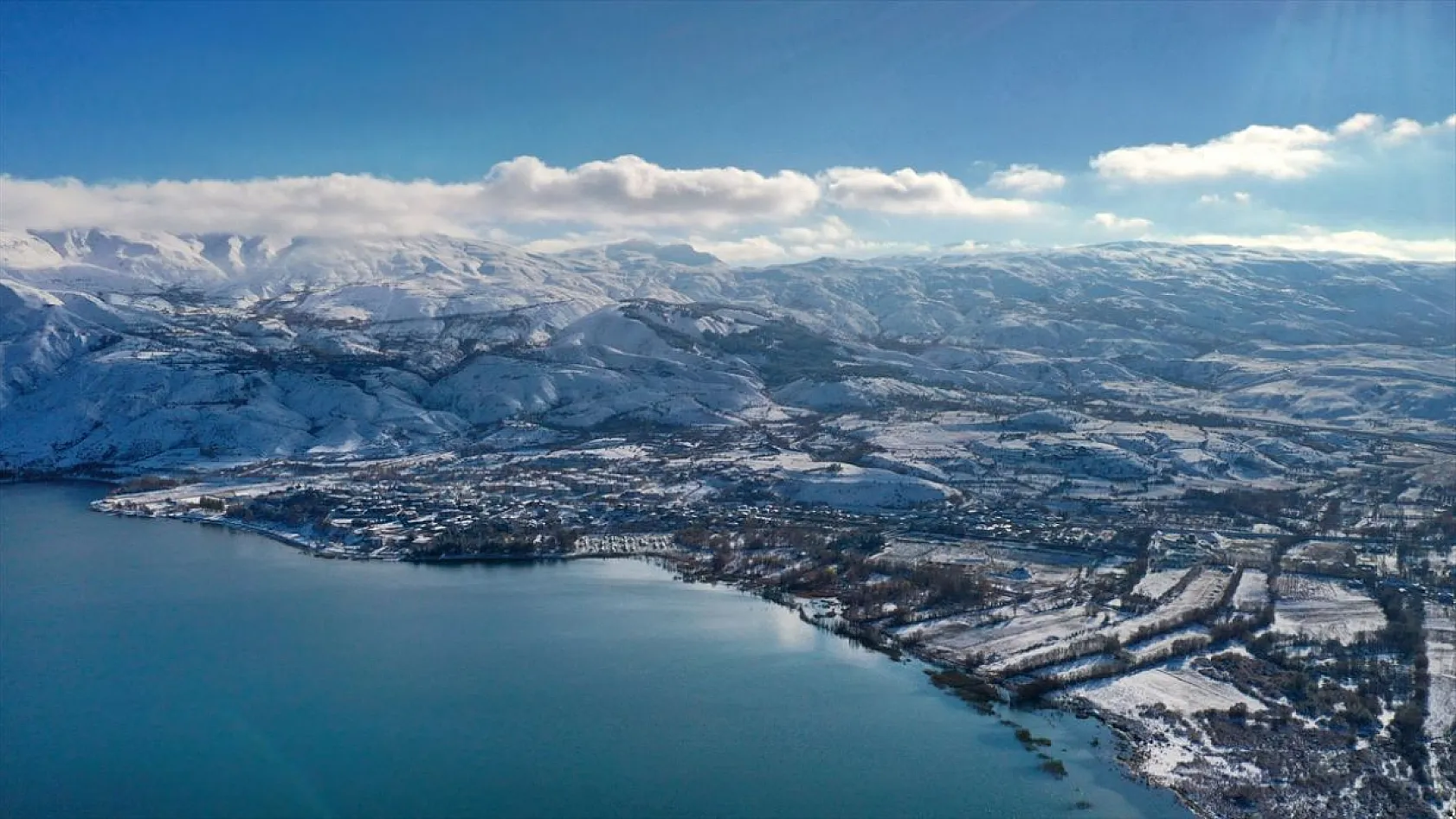 Elazığ'ın gözdesi Hazar Gölü'nde kış güzelliği