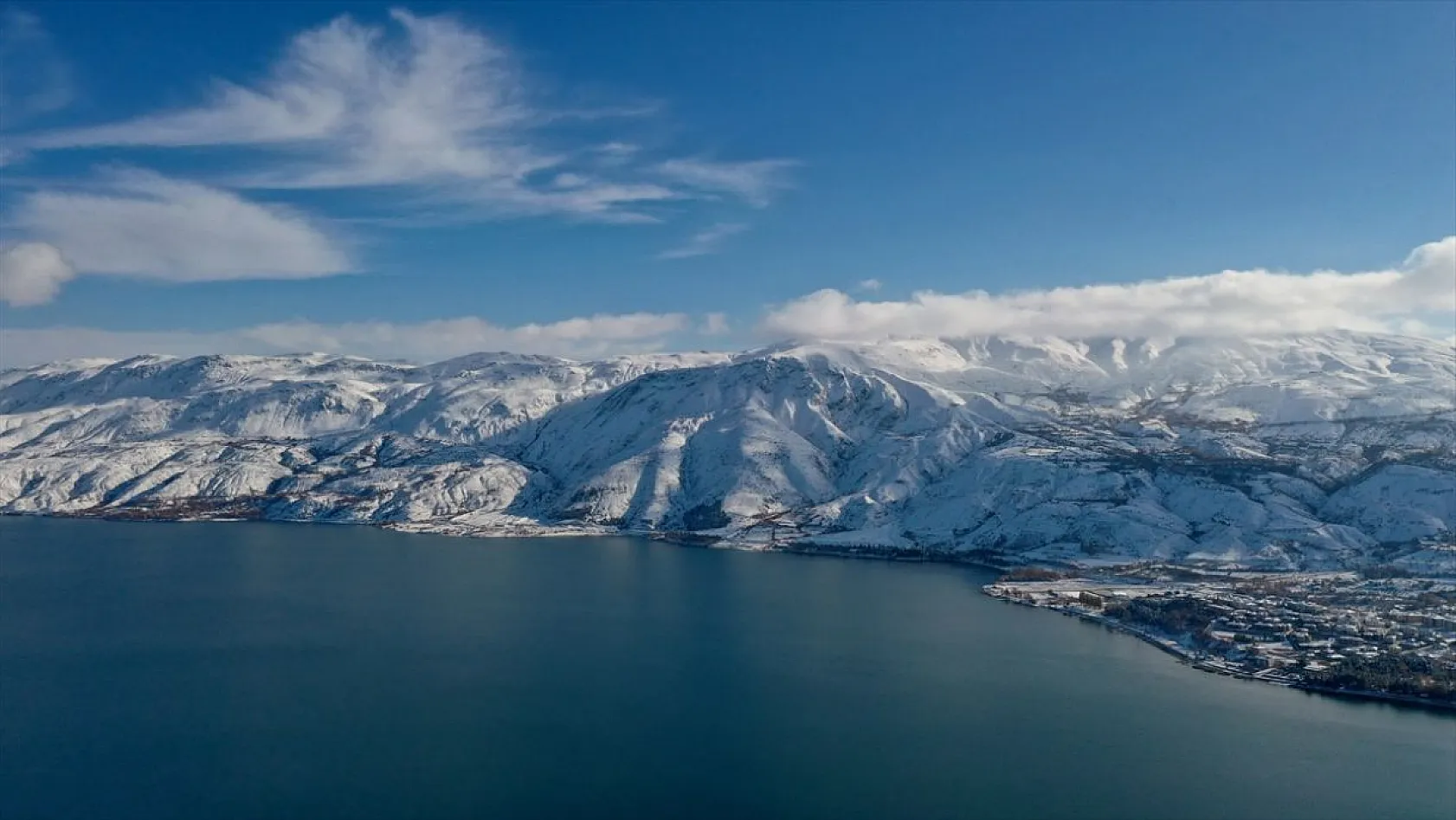 Elazığ'ın gözdesi Hazar Gölü'nde kış güzelliği