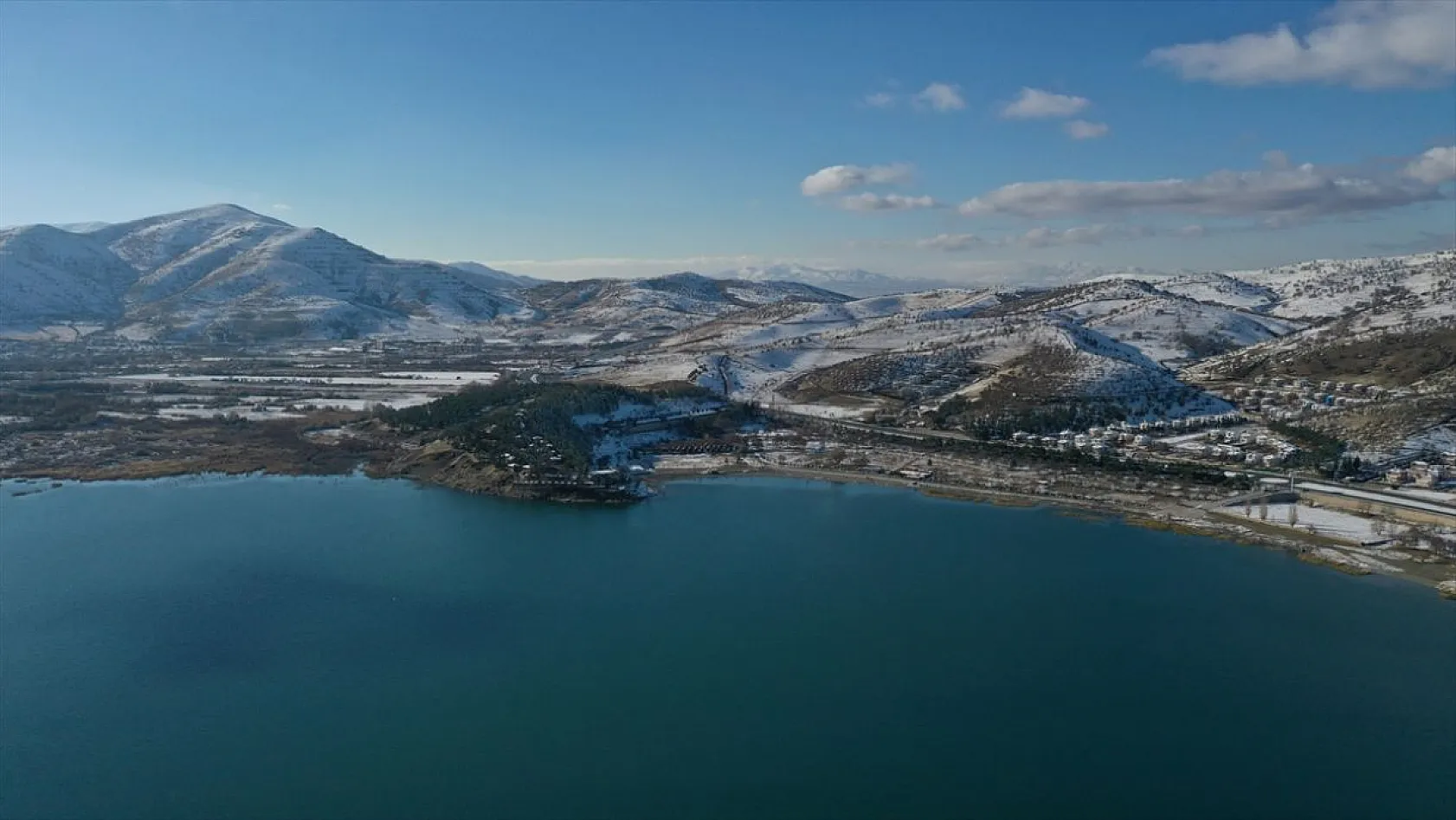 Elazığ'ın gözdesi Hazar Gölü'nde kış güzelliği