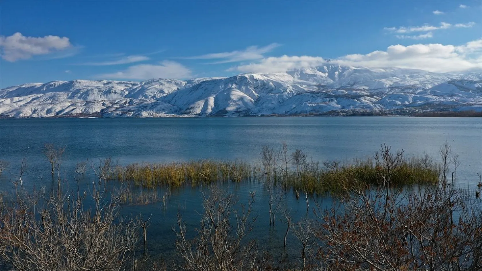 Elazığ'ın gözdesi Hazar Gölü'nde kış güzelliği