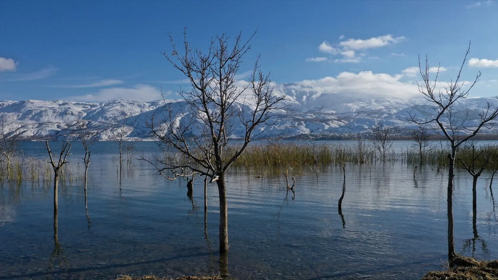 Elazığ'ın gözdesi Hazar Gölü'nde kış güzelliği