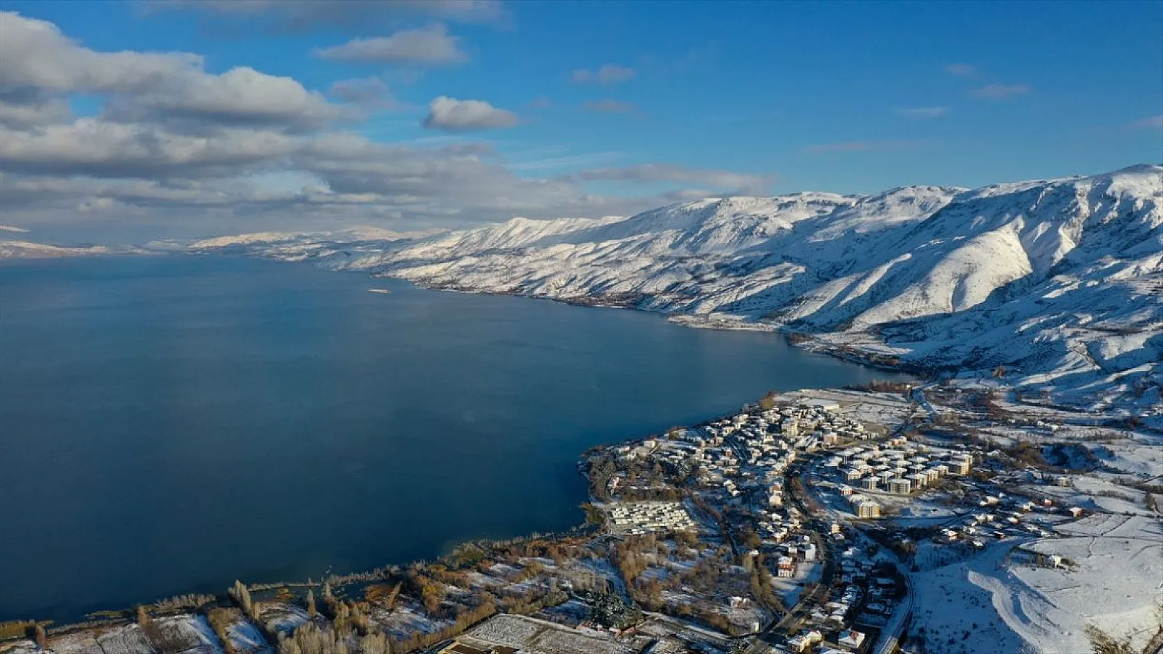 Elazığ'ın gözdesi Hazar Gölü'nde kış güzelliği