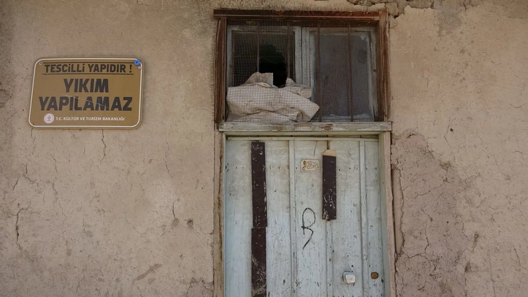 Hüseynik'teki tarihi konaklar depremlere adeta meydan okuyor