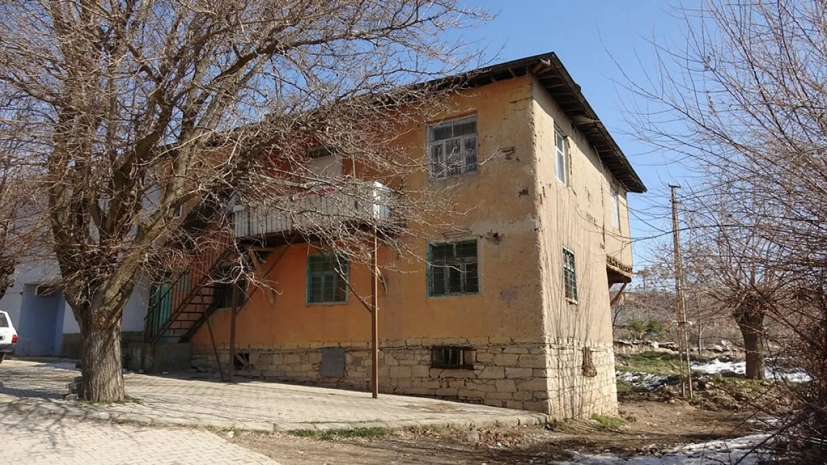 Hüseynik'teki tarihi konaklar depremlere adeta meydan okuyor