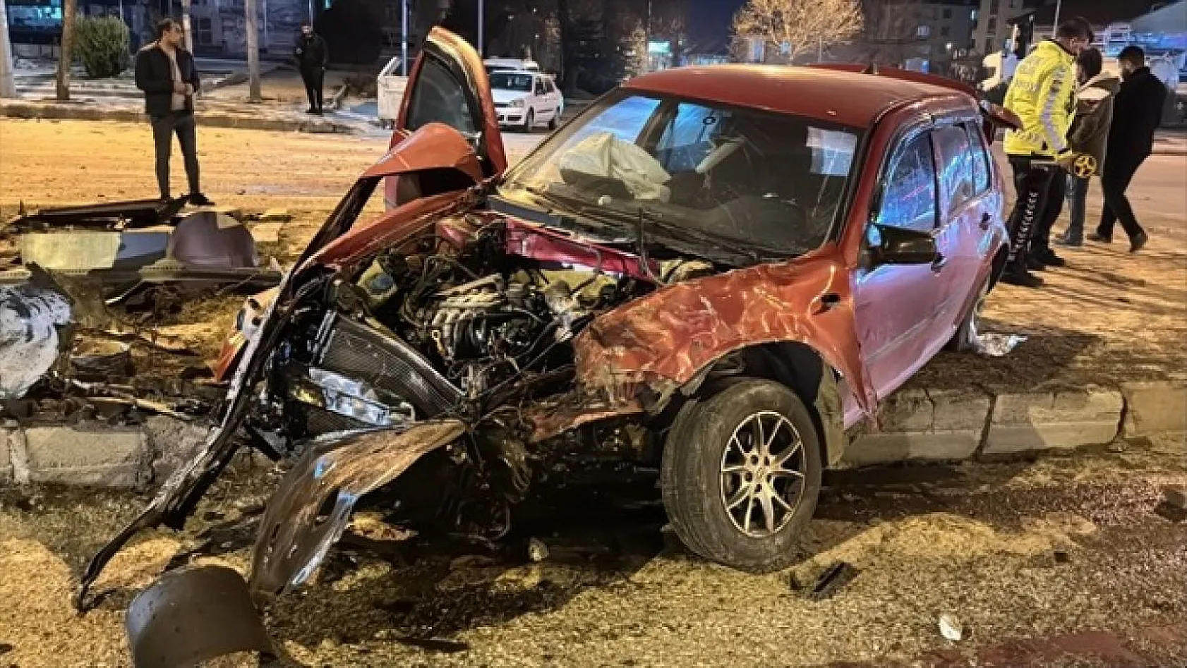 Elazığ'da feci kaza! Yaralılar var...