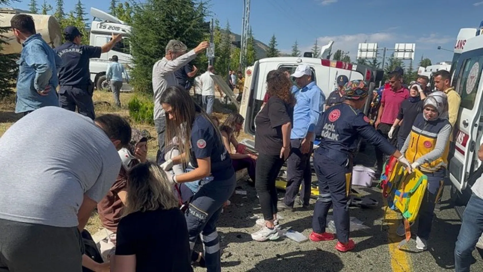 Elazığ'da feci kaza! Çok sayıda yaralı var