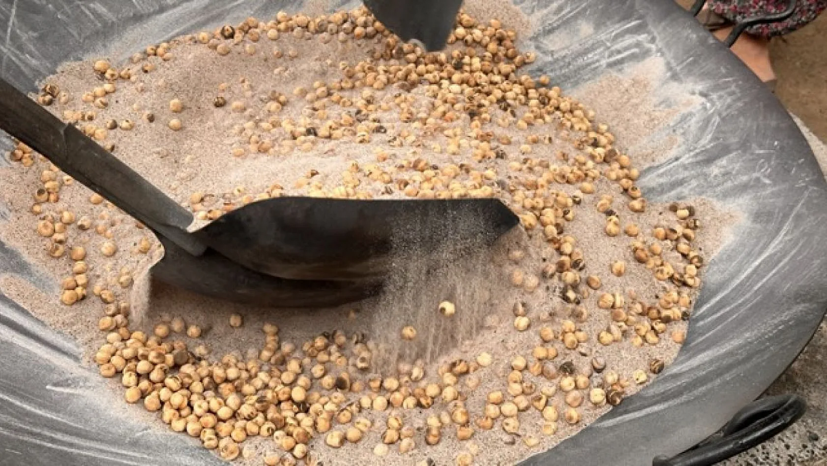 Tescilli 'Ağın Leblebisi'nin yapımına başlandı