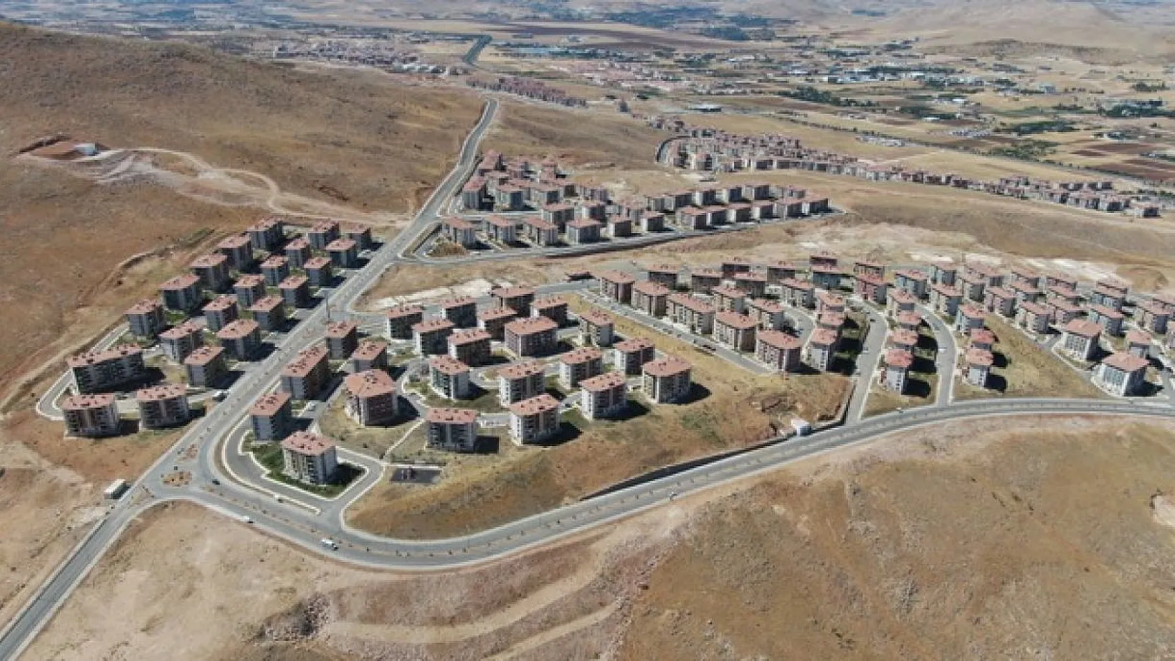 Elazığ'da 40 bin nüfuslu mahalle ilçeleri geride bıraktı