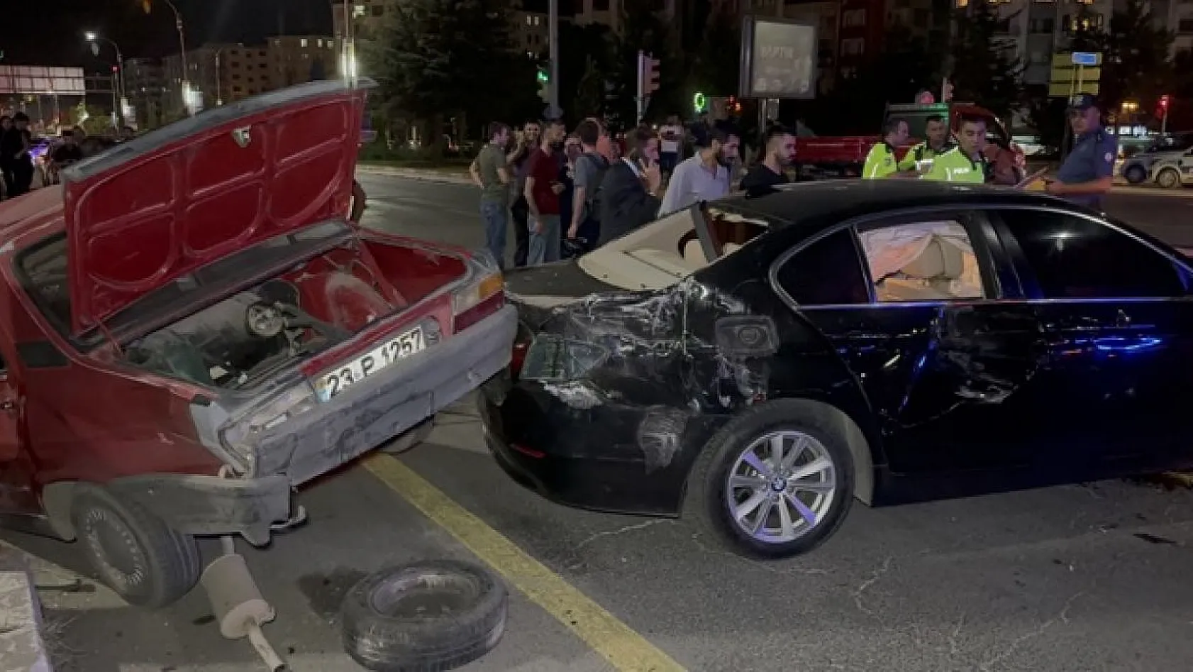 Elazığ'da feci kaza! Yaralılar var