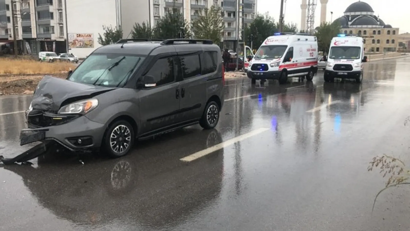 Elazığ'da trafik kazası! Yaralılar var...