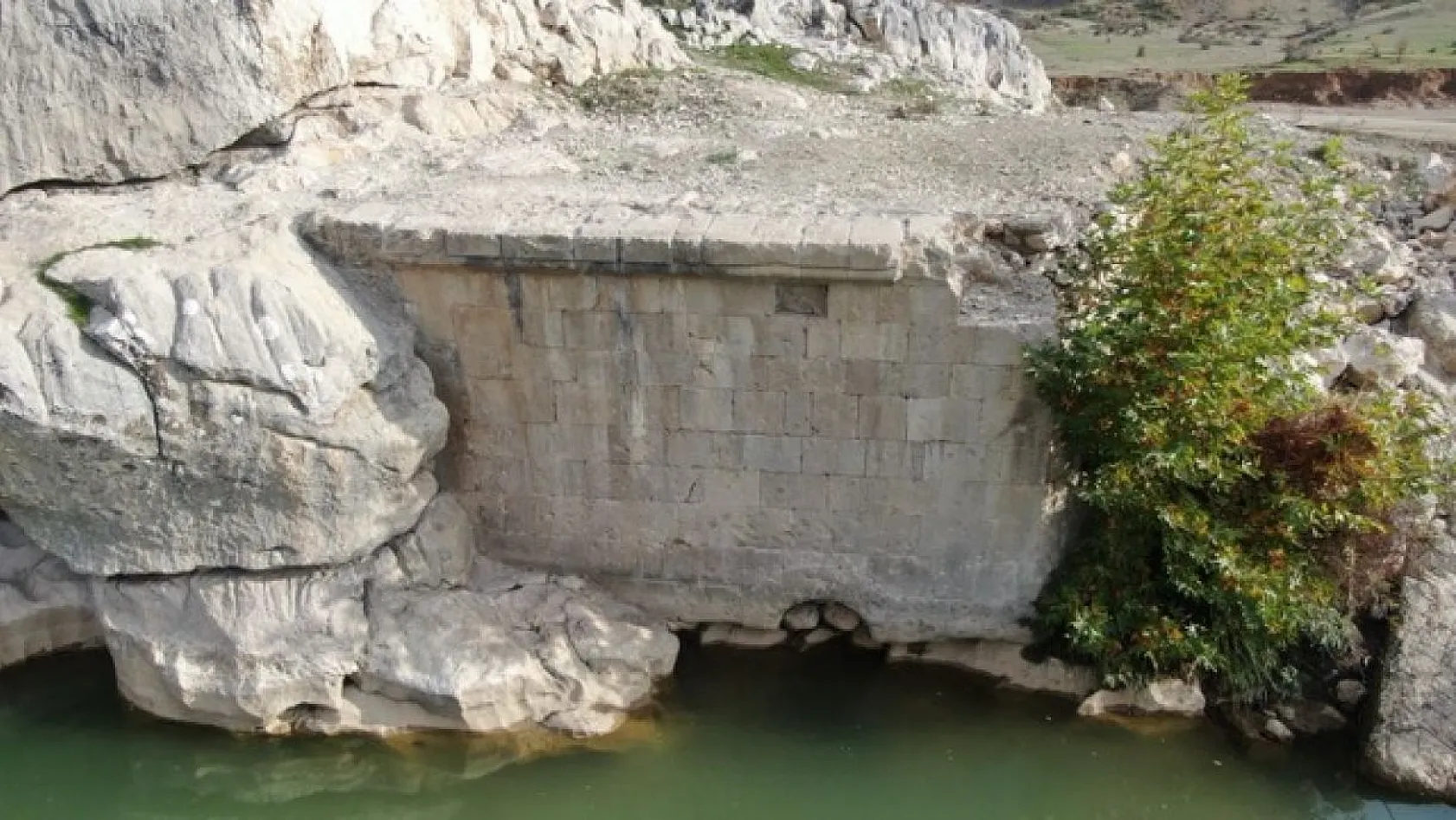 Tegre Köprüsü turizme kazandırılmayı bekliyor