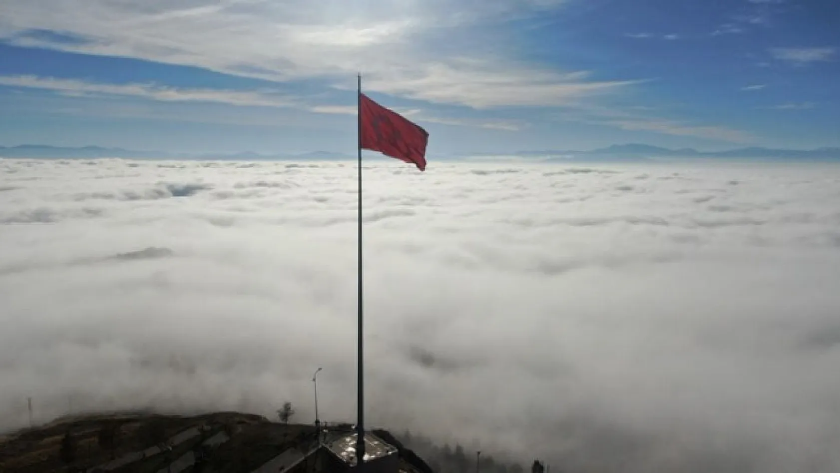 Elazığ'da sisle gelen eşsiz manzara