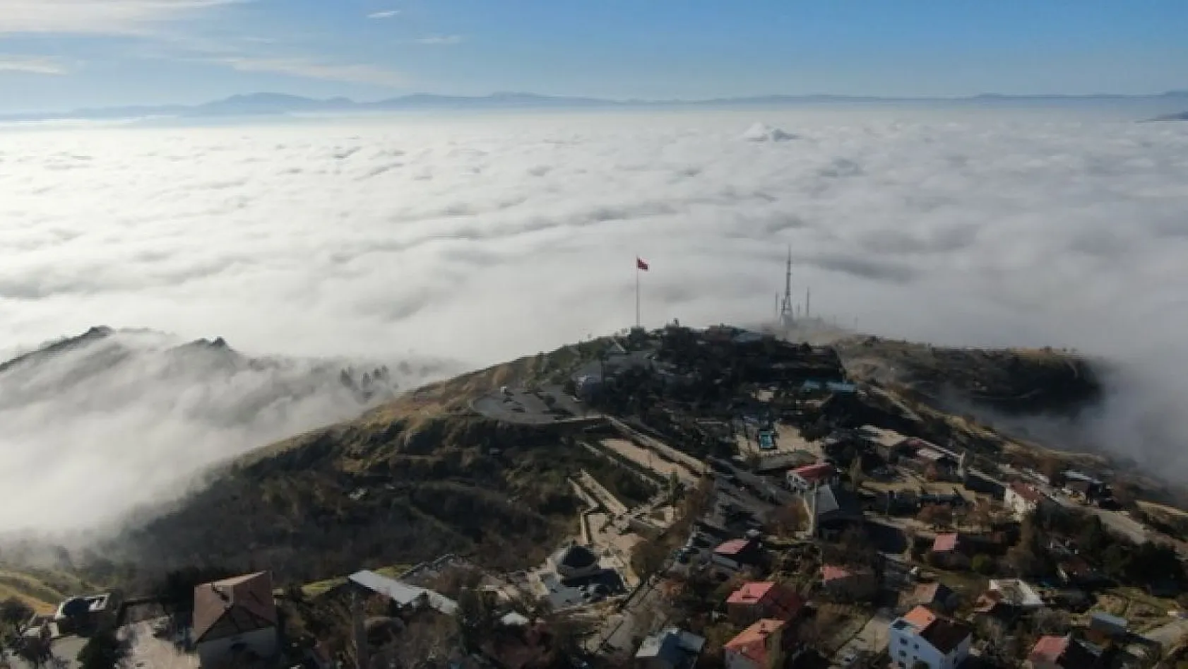 Elazığ'da sisle gelen eşsiz manzara