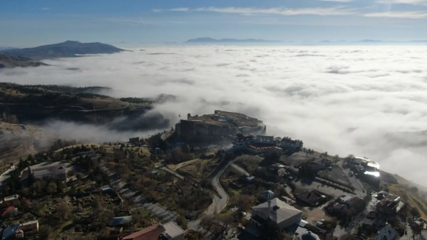 Elazığ'da sisle gelen eşsiz manzara